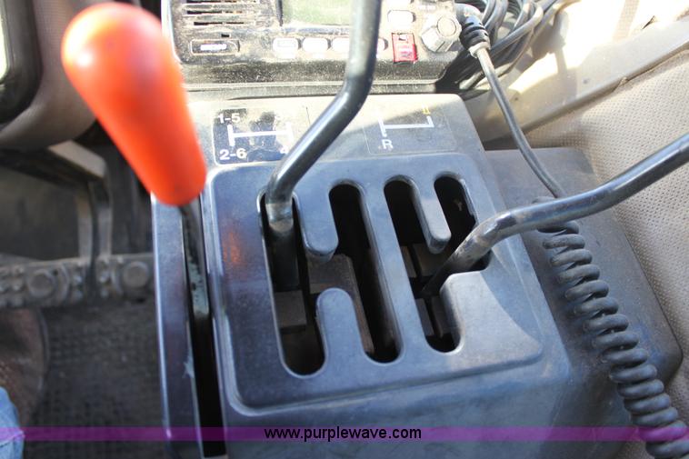 image for item E8454 1989 John Deere 2955 MFWD tractor