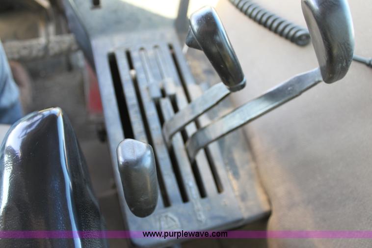 image for item E8454 1989 John Deere 2955 MFWD tractor