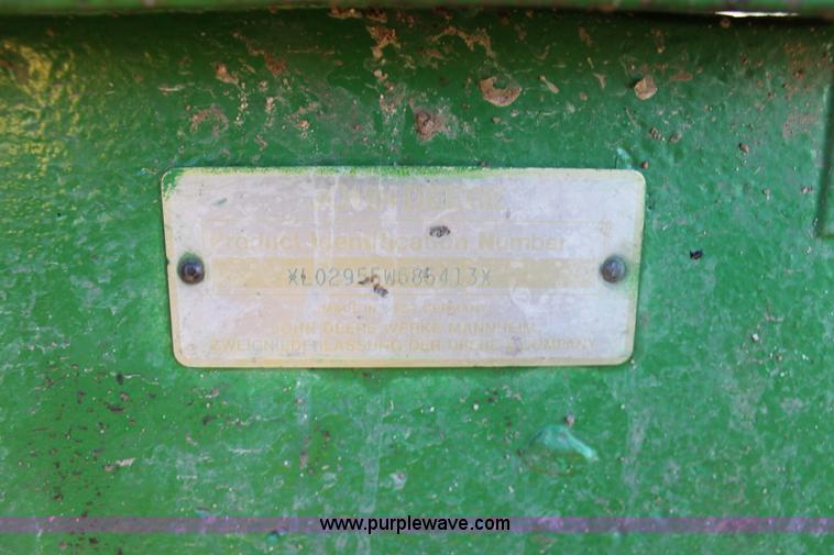 image for item E8454 1989 John Deere 2955 MFWD tractor