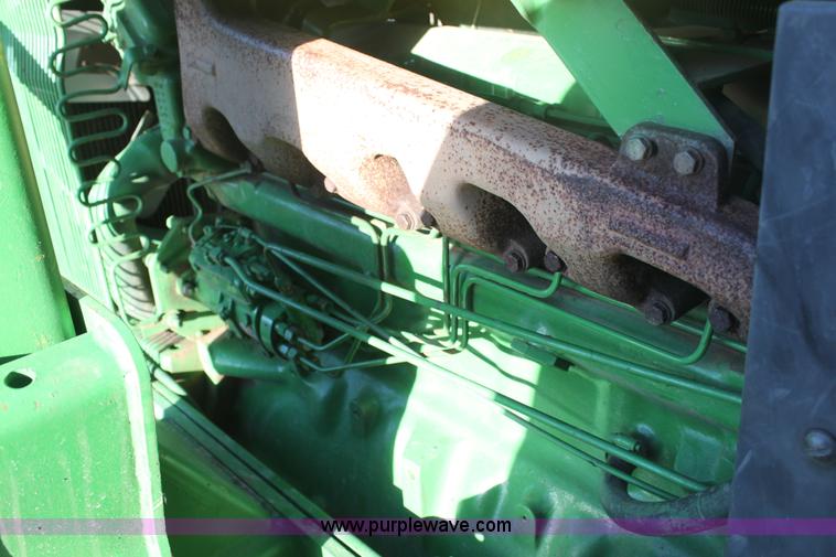 image for item E8454 1989 John Deere 2955 MFWD tractor