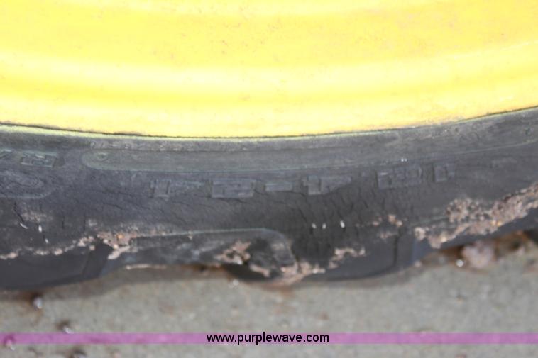 image for item E8454 1989 John Deere 2955 MFWD tractor