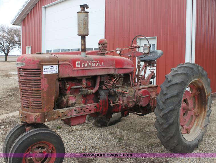 image for item E8470 1946 International Farmall M tractor