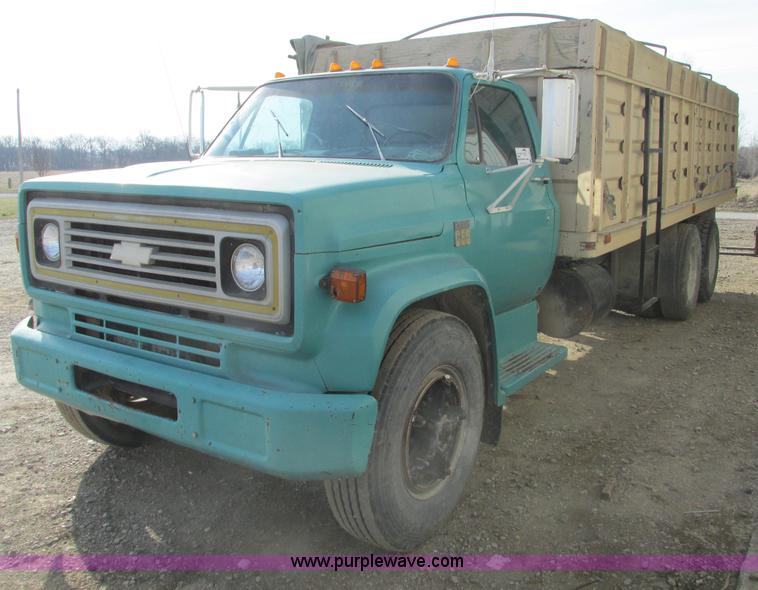 image for item F4421 1973 Chevrolet C65 dump truck