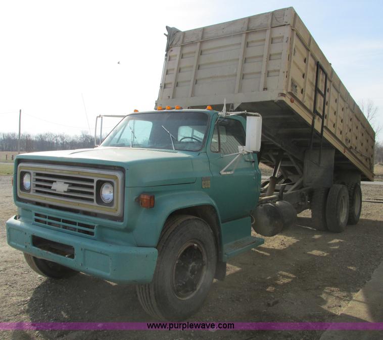 image for item F4421 1973 Chevrolet C65 dump truck