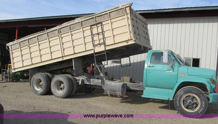 image for item F4421 1973 Chevrolet C65 dump truck
