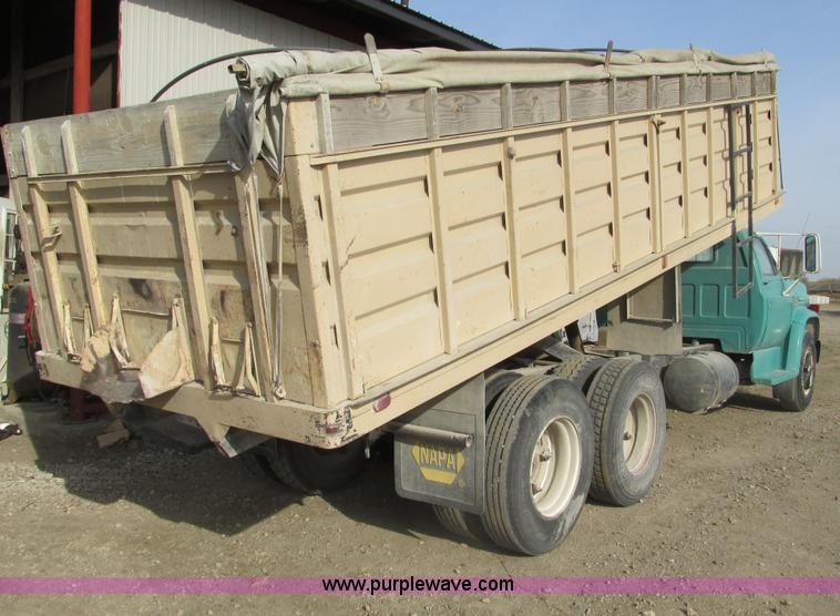 image for item F4421 1973 Chevrolet C65 dump truck