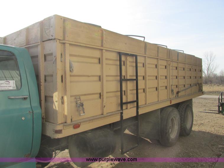 image for item F4421 1973 Chevrolet C65 dump truck