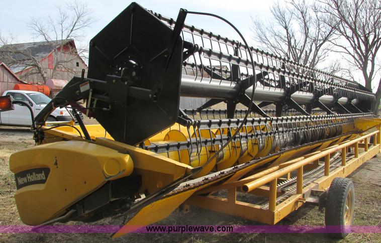 image for item F4422 2006 New Holland 74C Direct-Cut flex Cutterbar auger header