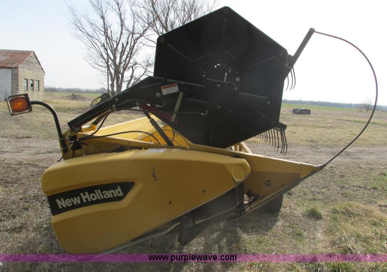 image for item F4422 2006 New Holland 74C Direct-Cut flex Cutterbar auger header
