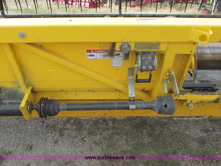 image for item F4422 2006 New Holland 74C Direct-Cut flex Cutterbar auger header