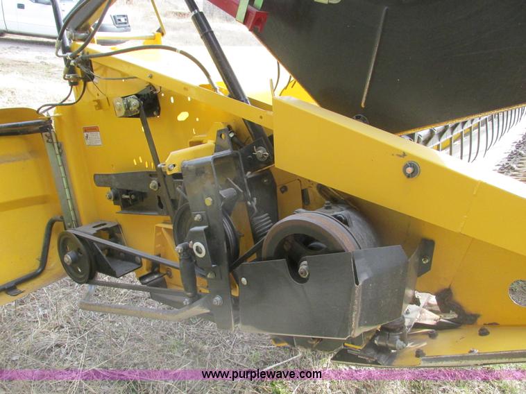 image for item F4422 2006 New Holland 74C Direct-Cut flex Cutterbar auger header