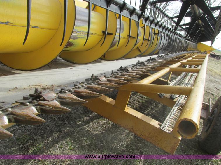 image for item F4422 2006 New Holland 74C Direct-Cut flex Cutterbar auger header