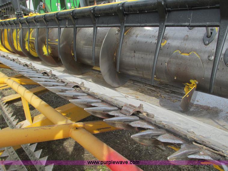 image for item F4422 2006 New Holland 74C Direct-Cut flex Cutterbar auger header