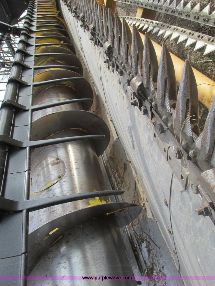 image for item F4422 2006 New Holland 74C Direct-Cut flex Cutterbar auger header