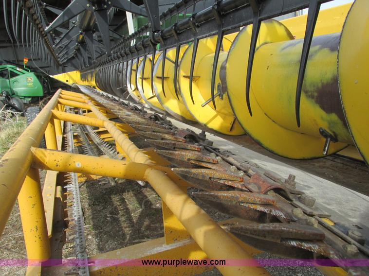 image for item F4422 2006 New Holland 74C Direct-Cut flex Cutterbar auger header