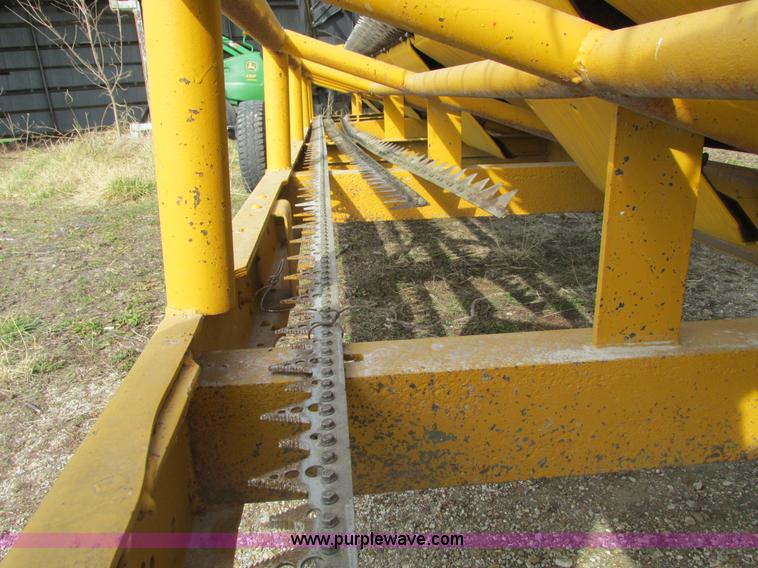 image for item F4422 2006 New Holland 74C Direct-Cut flex Cutterbar auger header