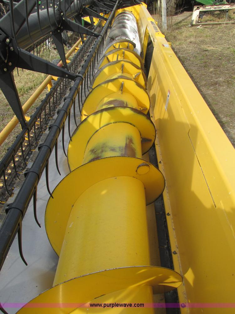 image for item F4422 2006 New Holland 74C Direct-Cut flex Cutterbar auger header