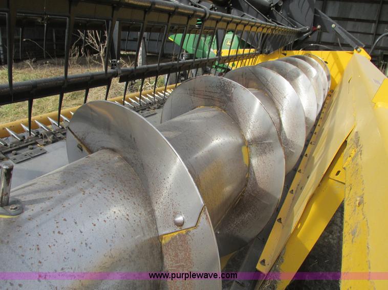 image for item F4422 2006 New Holland 74C Direct-Cut flex Cutterbar auger header