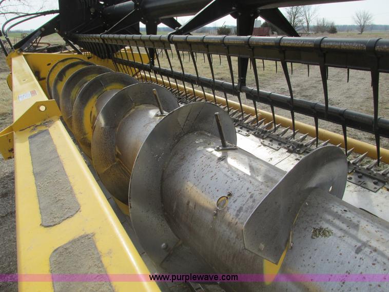 image for item F4422 2006 New Holland 74C Direct-Cut flex Cutterbar auger header