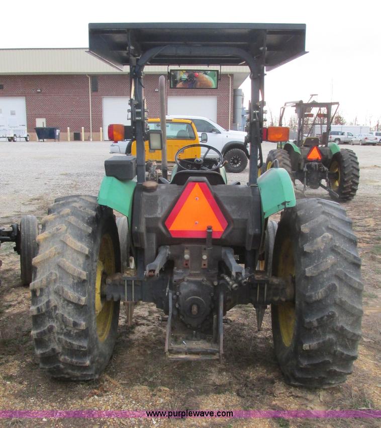 image for item F4460 1997 John Deere 5200 tractor