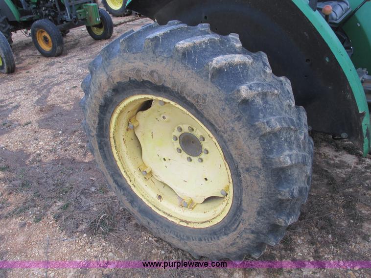 image for item F4460 1997 John Deere 5200 tractor