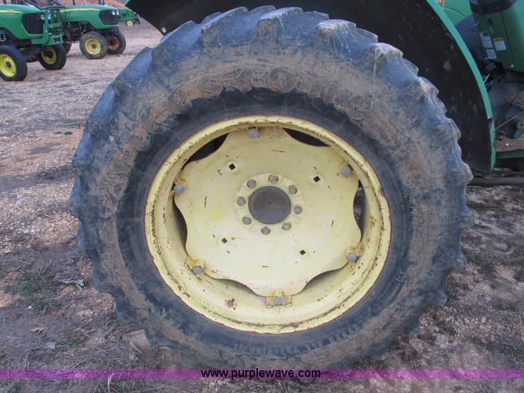 image for item F4460 1997 John Deere 5200 tractor