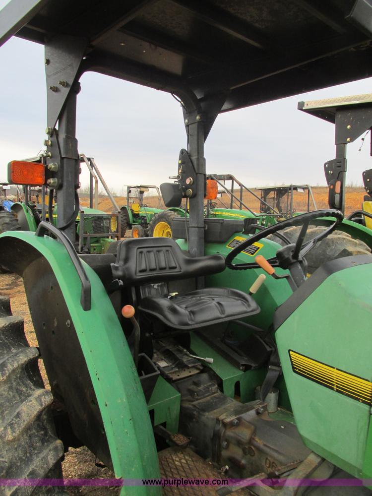 image for item F4460 1997 John Deere 5200 tractor