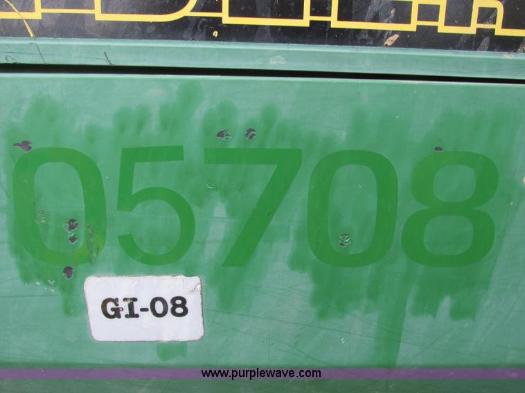 image for item F4460 1997 John Deere 5200 tractor