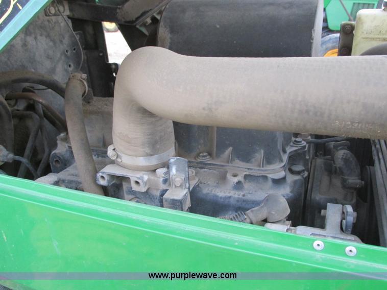 image for item F4460 1997 John Deere 5200 tractor