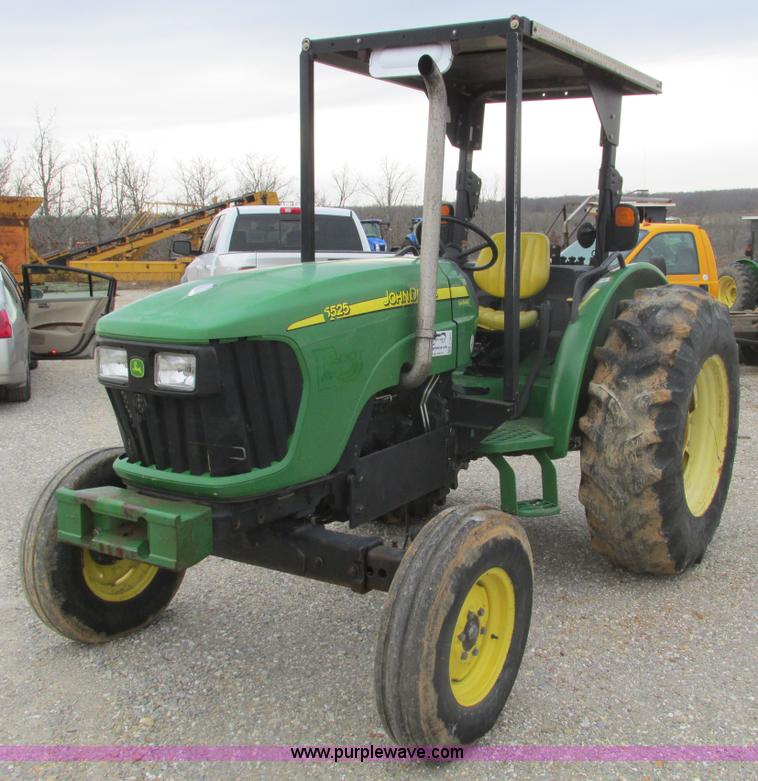 image for item F4461 2006 John Deere 5525 tractor