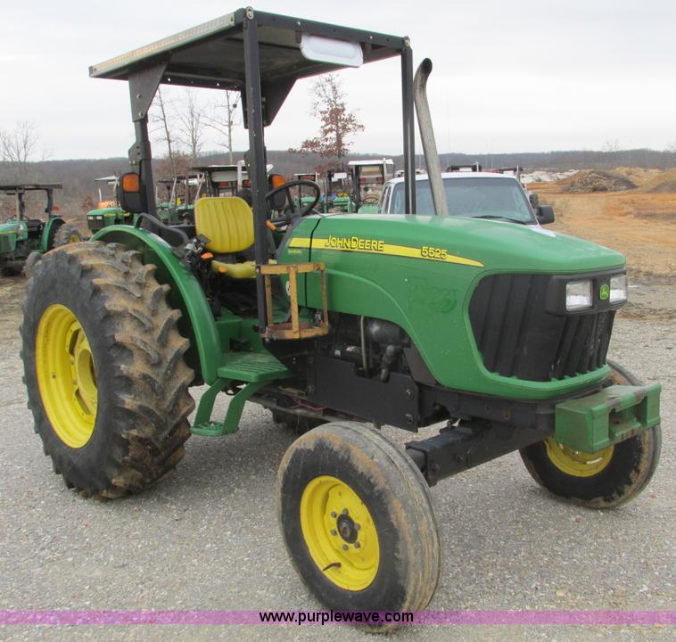 image for item F4461 2006 John Deere 5525 tractor