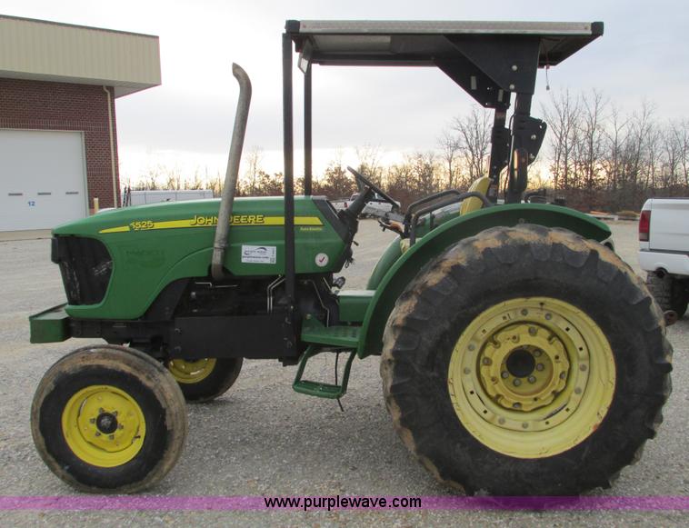 image for item F4461 2006 John Deere 5525 tractor