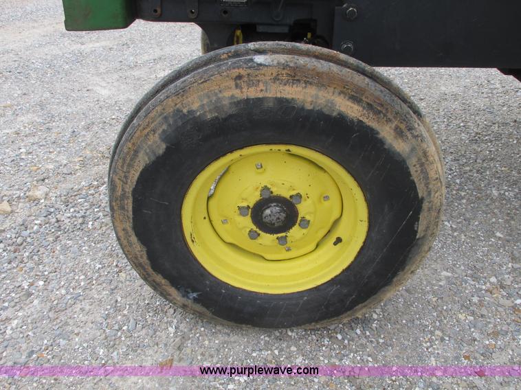 image for item F4461 2006 John Deere 5525 tractor