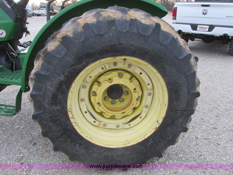 image for item F4461 2006 John Deere 5525 tractor