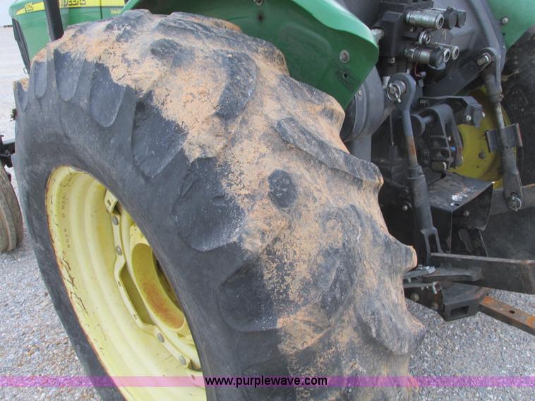 image for item F4461 2006 John Deere 5525 tractor