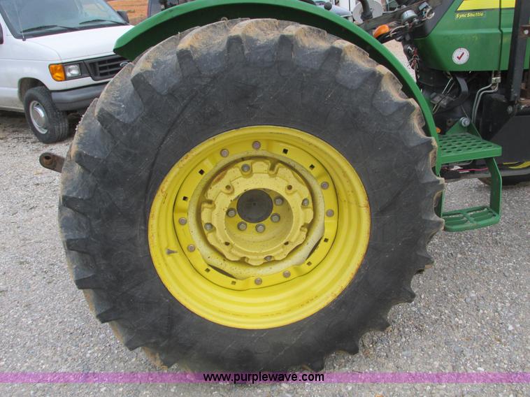 image for item F4461 2006 John Deere 5525 tractor