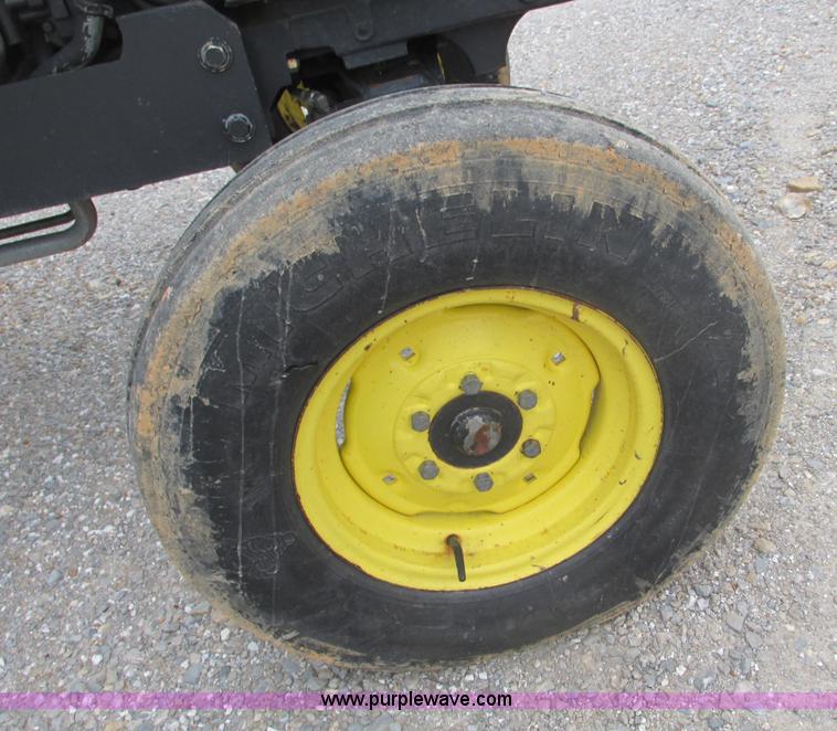 image for item F4461 2006 John Deere 5525 tractor