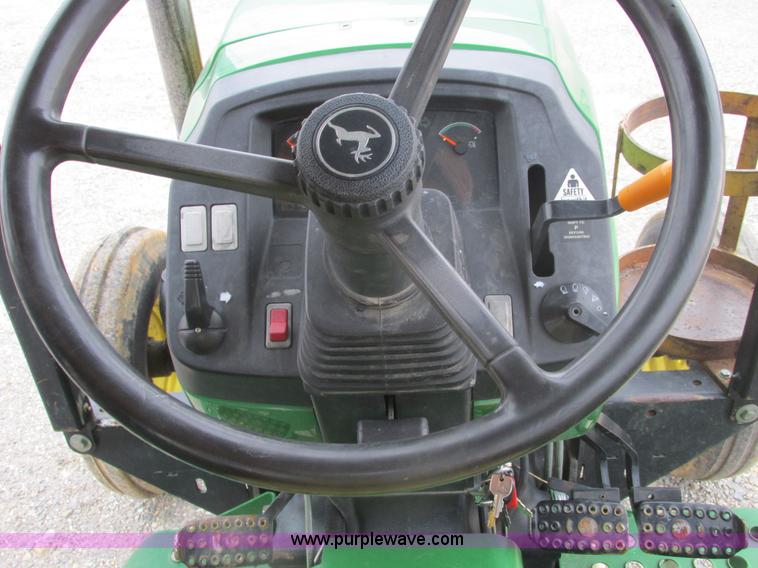 image for item F4461 2006 John Deere 5525 tractor