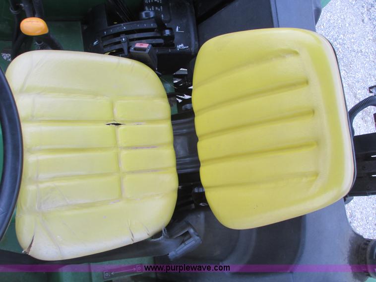 image for item F4461 2006 John Deere 5525 tractor