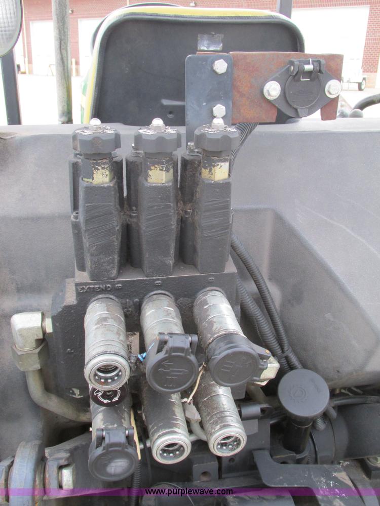 image for item F4461 2006 John Deere 5525 tractor