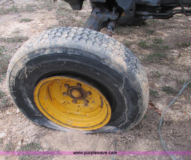 image for item F4462 2000 John Deere 5410 tractor