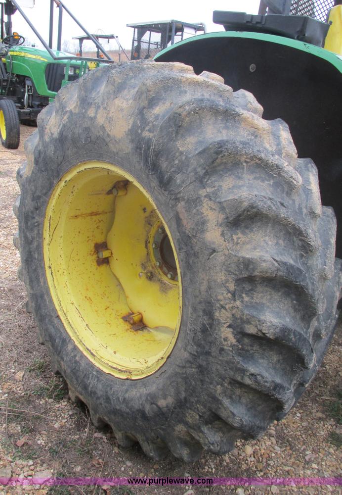 image for item F4462 2000 John Deere 5410 tractor