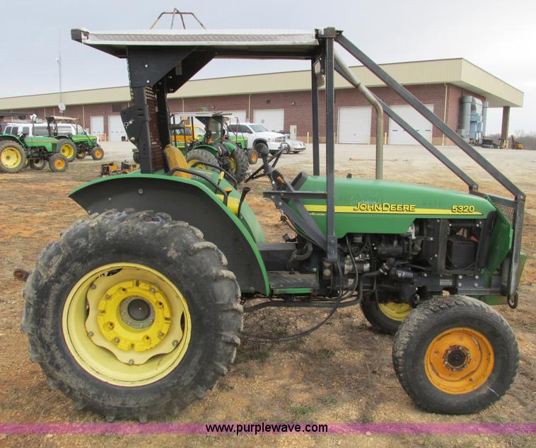 image for item F4463 2003 John Deere 5320 tractor