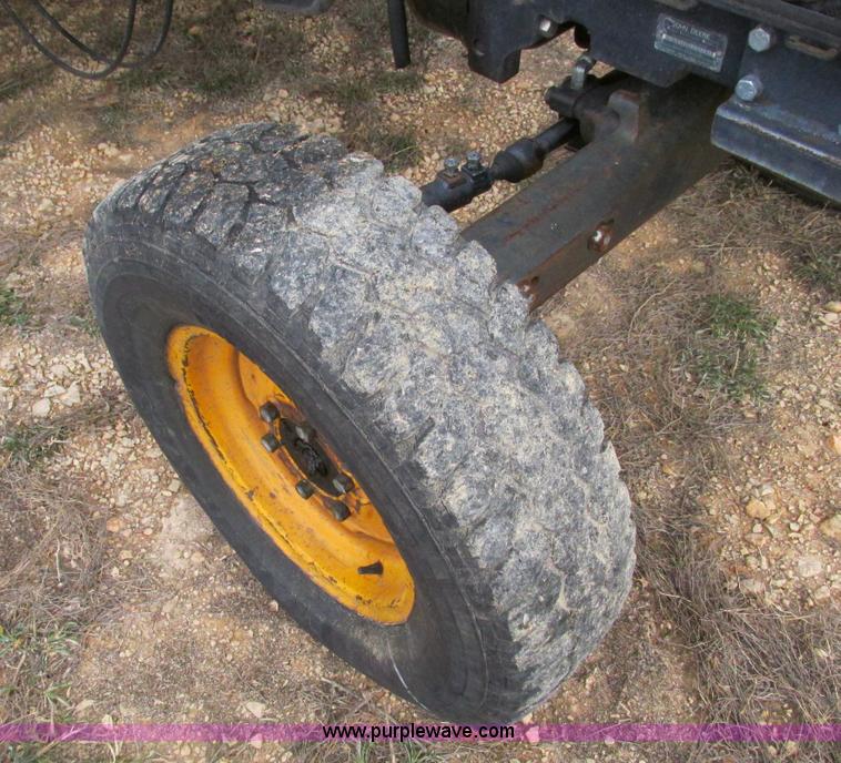 image for item F4463 2003 John Deere 5320 tractor