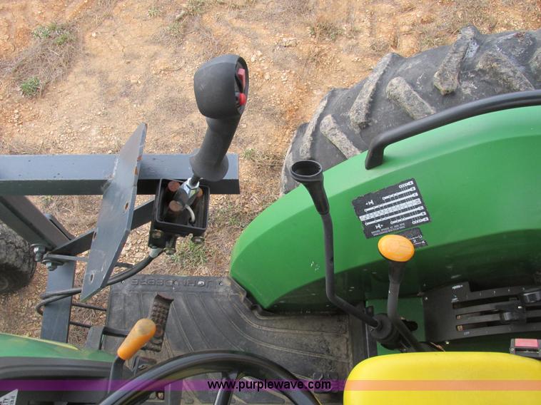 image for item F4463 2003 John Deere 5320 tractor