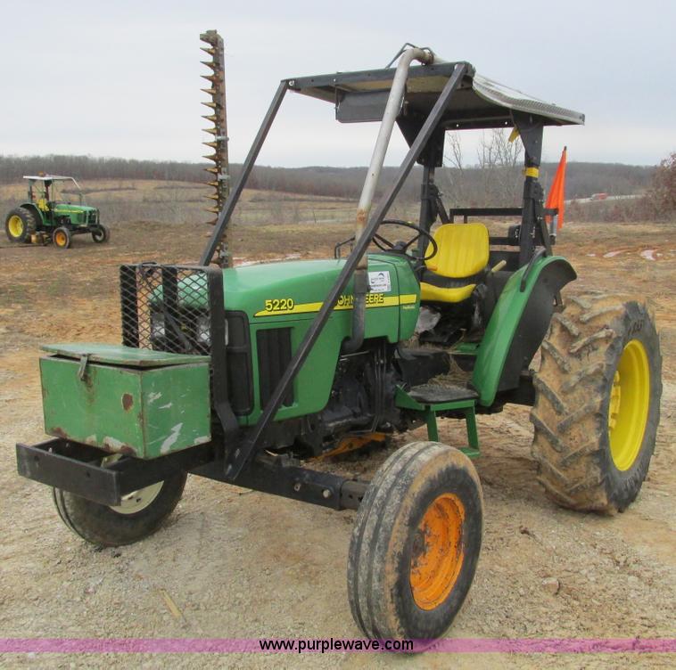 image for item F4465 2002 John Deere 5220 tractor