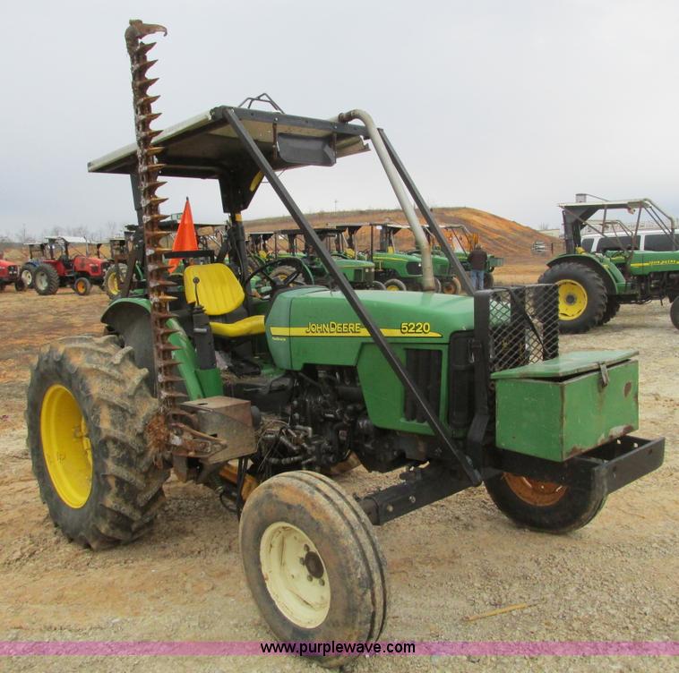 image for item F4465 2002 John Deere 5220 tractor