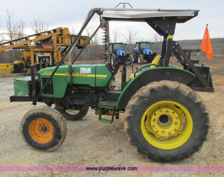 image for item F4465 2002 John Deere 5220 tractor
