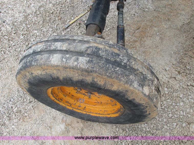 image for item F4465 2002 John Deere 5220 tractor