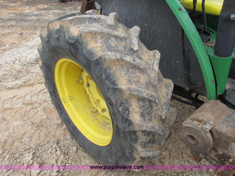 image for item F4465 2002 John Deere 5220 tractor